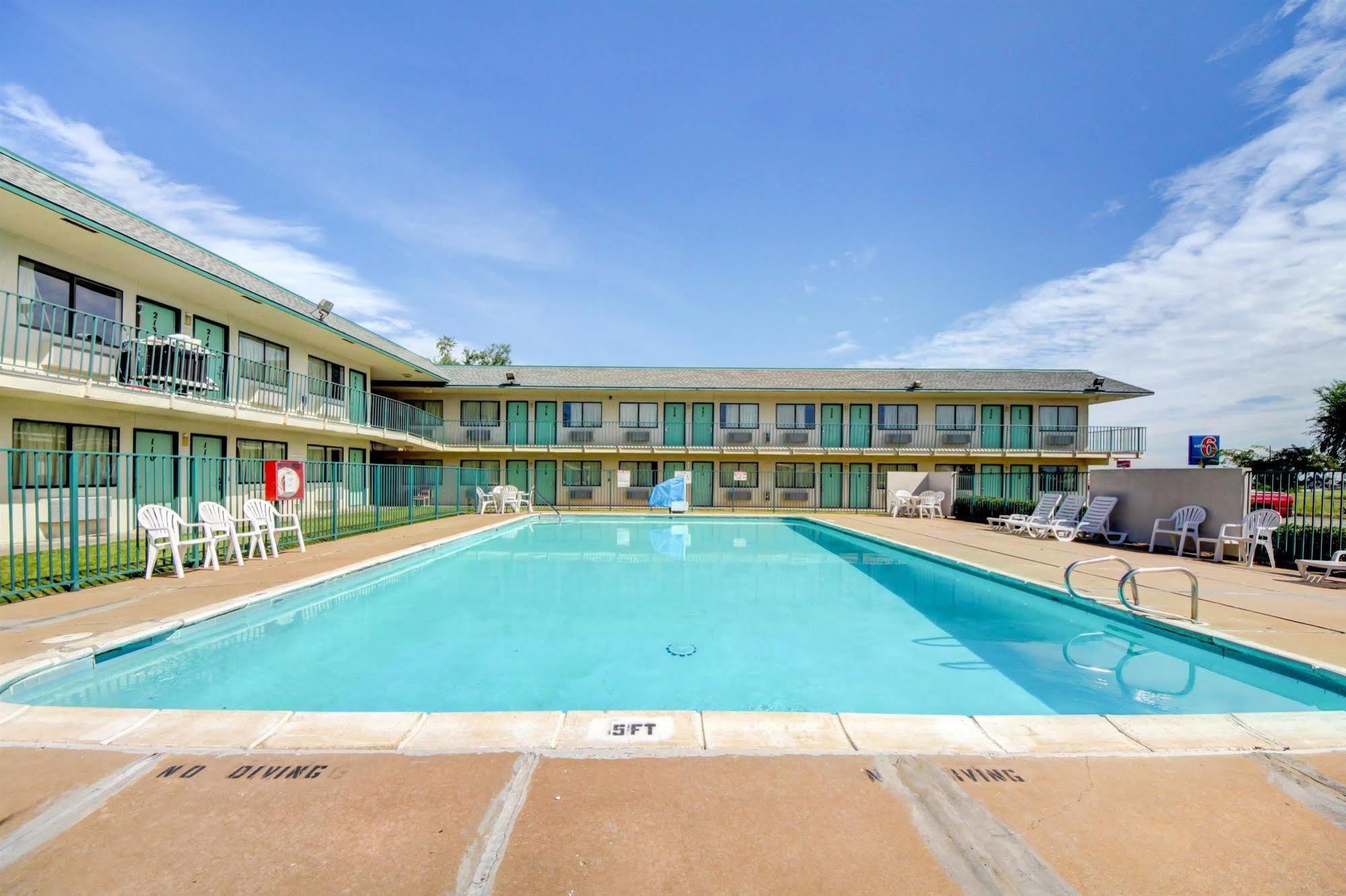 Regency Inn Tulsa Oakhurst Esterno foto
