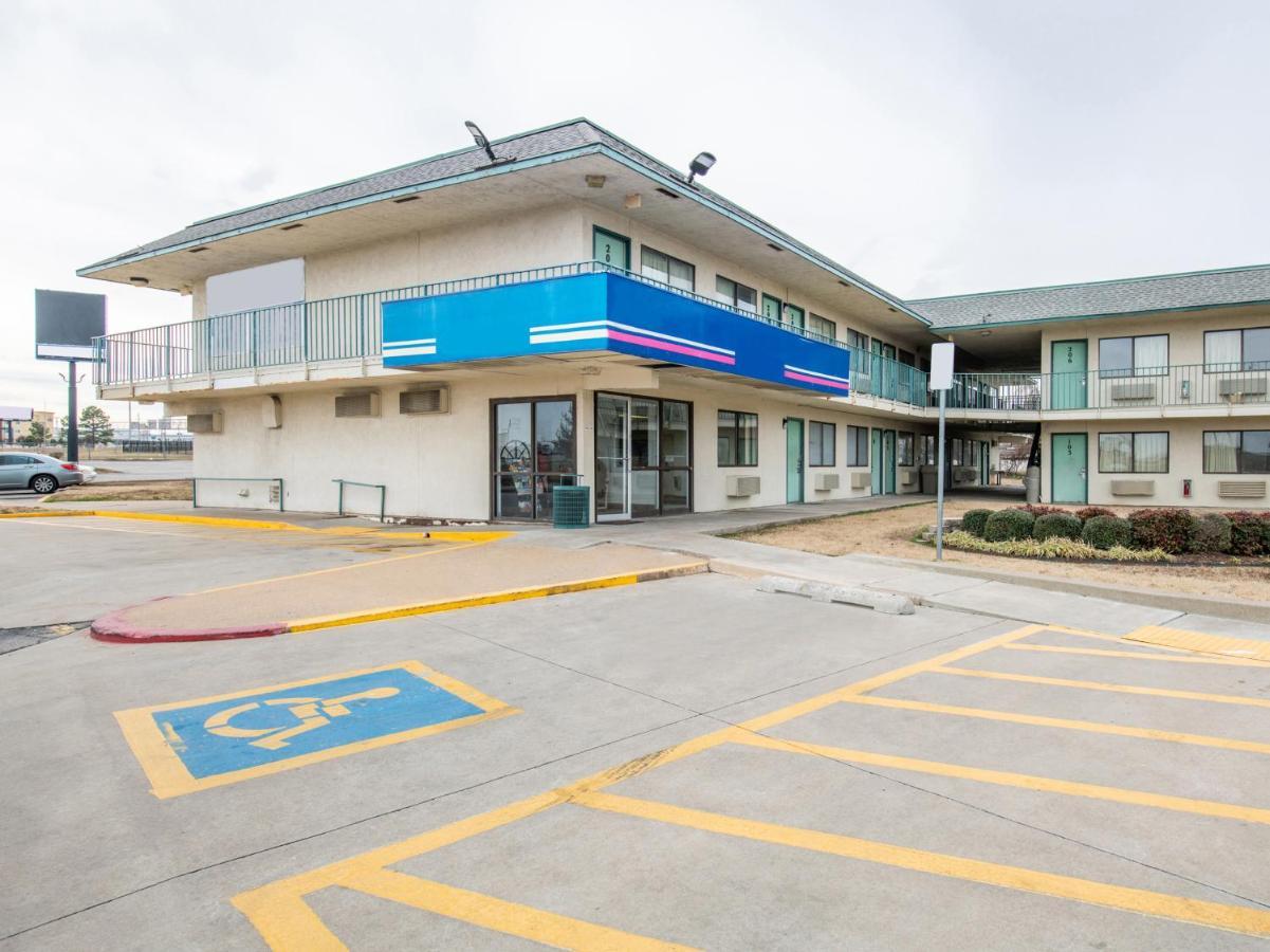 Regency Inn Tulsa Oakhurst Esterno foto