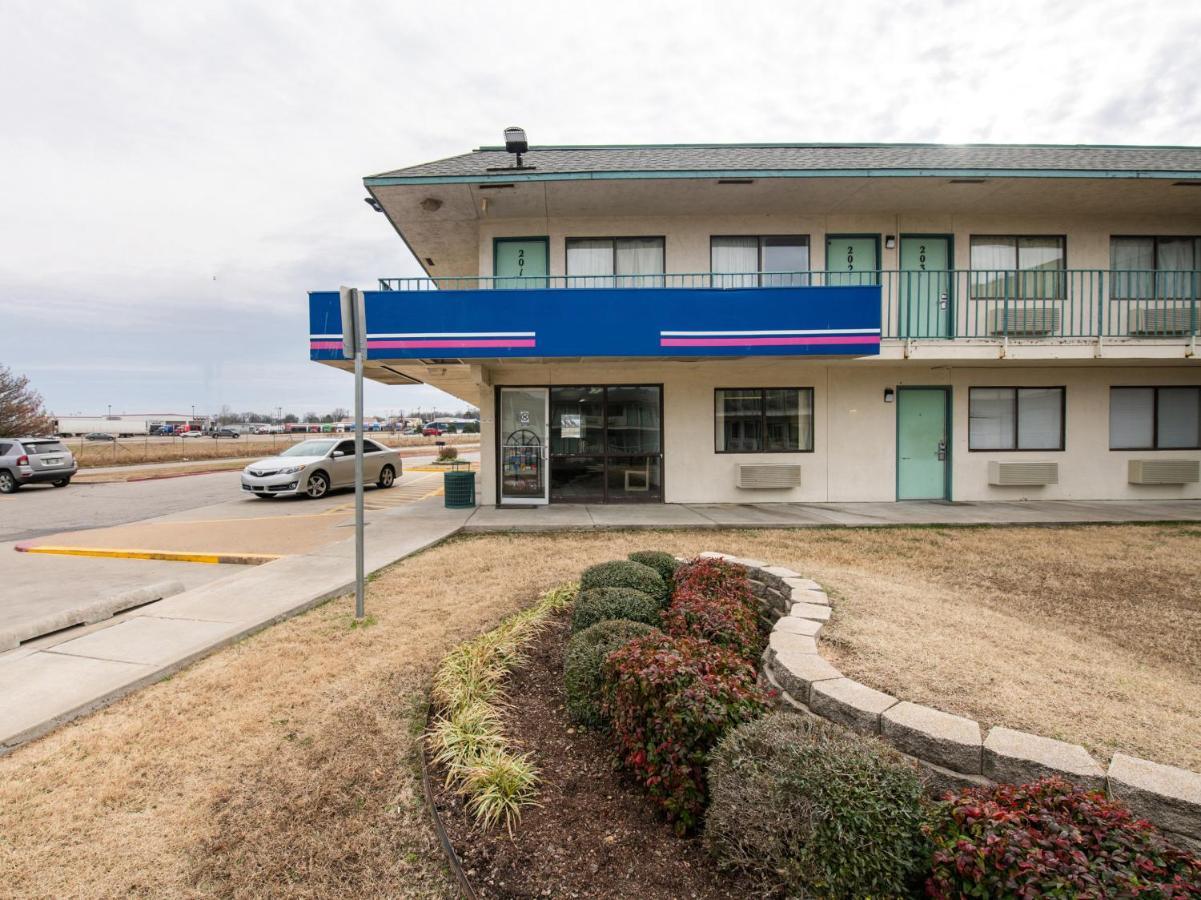Regency Inn Tulsa Oakhurst Esterno foto