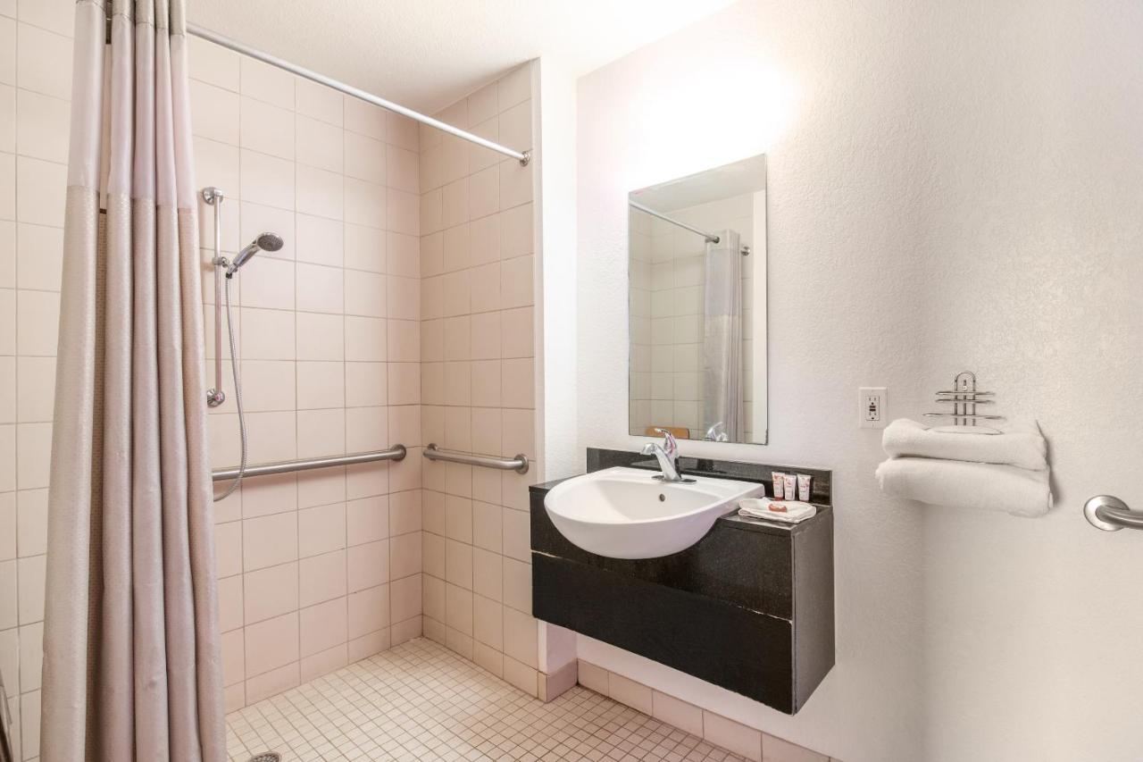 Regency Inn Tulsa Oakhurst Esterno foto